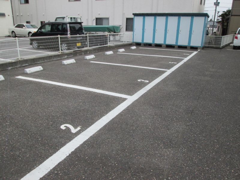 レオパレスドリーム 駐車場
