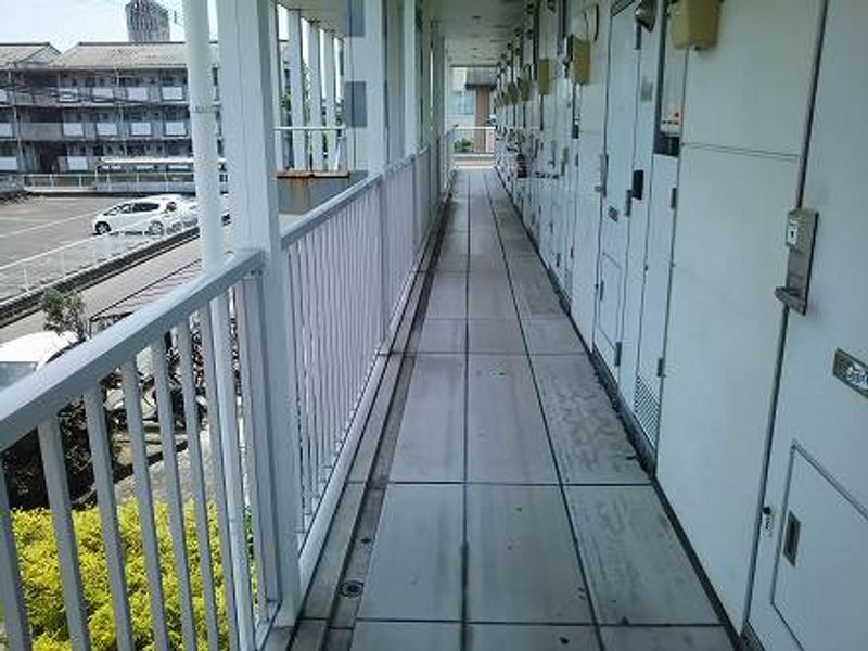 レオパレスα エントランス
