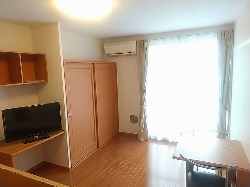 レオパレスグリーン 居間