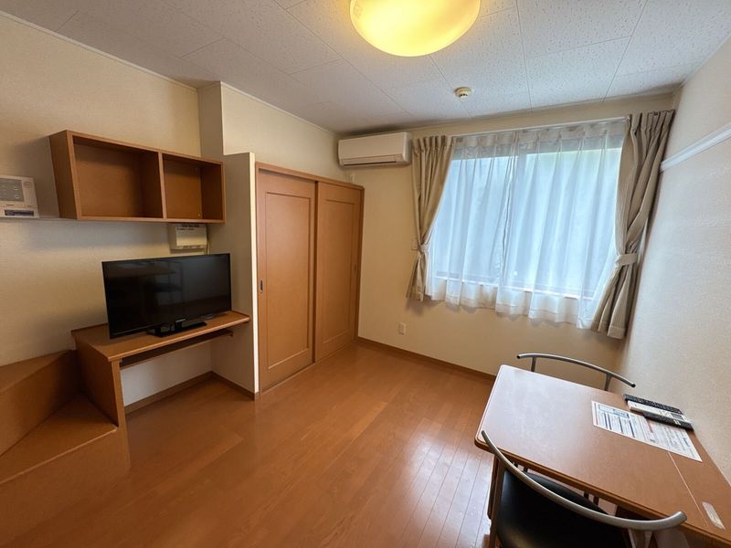レオパレスクオーレ 居間