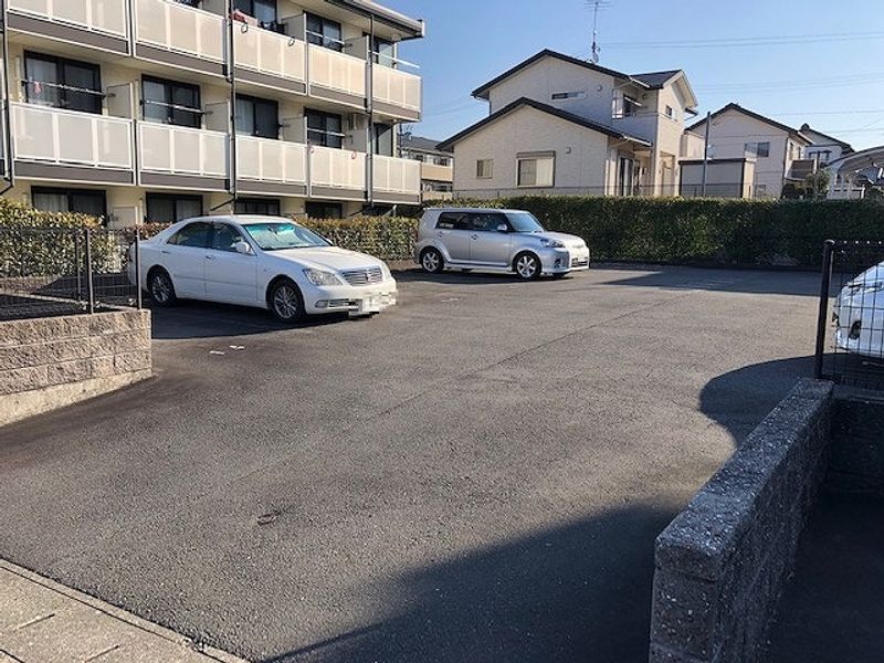 レオパレスノザンファンⅠ 駐車場