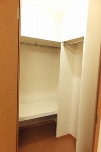 レオパレスコスモスＣ 収納