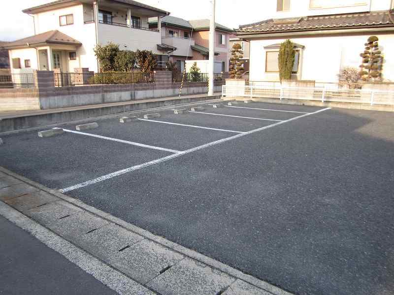 レオパレスロハス　Ｃ 駐車場