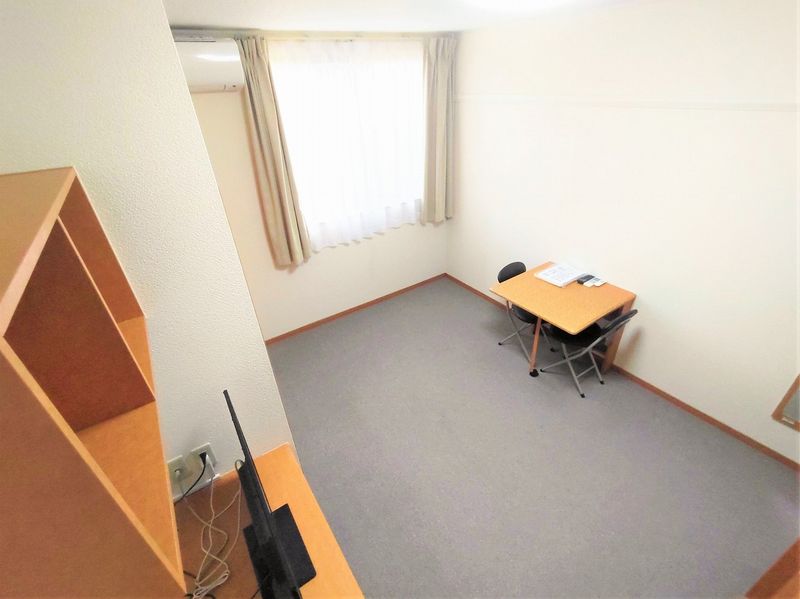 レオパレス花山手 居間