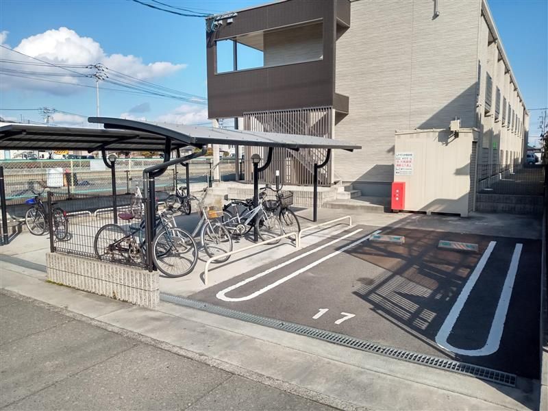 クレイノメイプル西大寺 駐車場