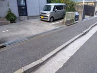 レオパレスＴＯＭＯＭＡＴＳＵ 駐車場
