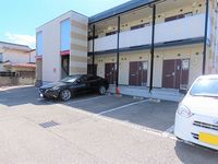 レオパレスアゼリア 駐車場