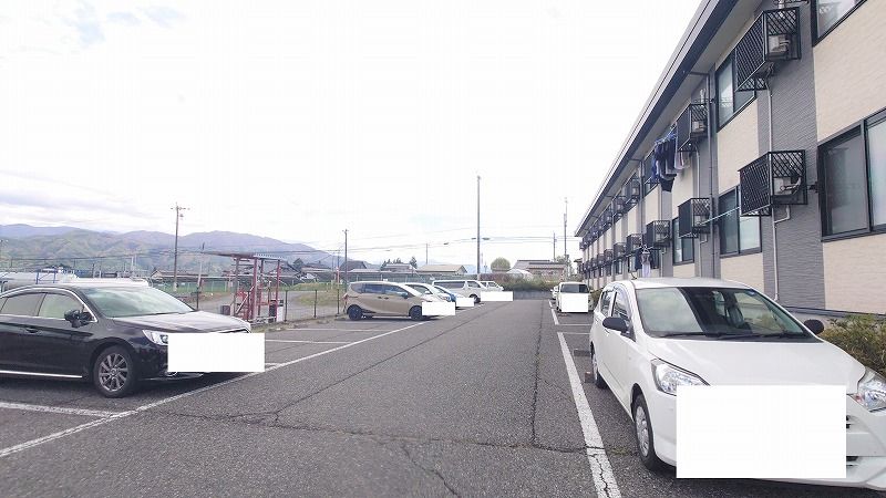 レオパレス愛宕 駐車場