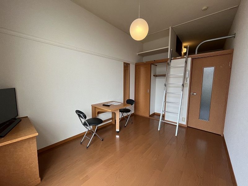 レオパレスセルボ 寝室