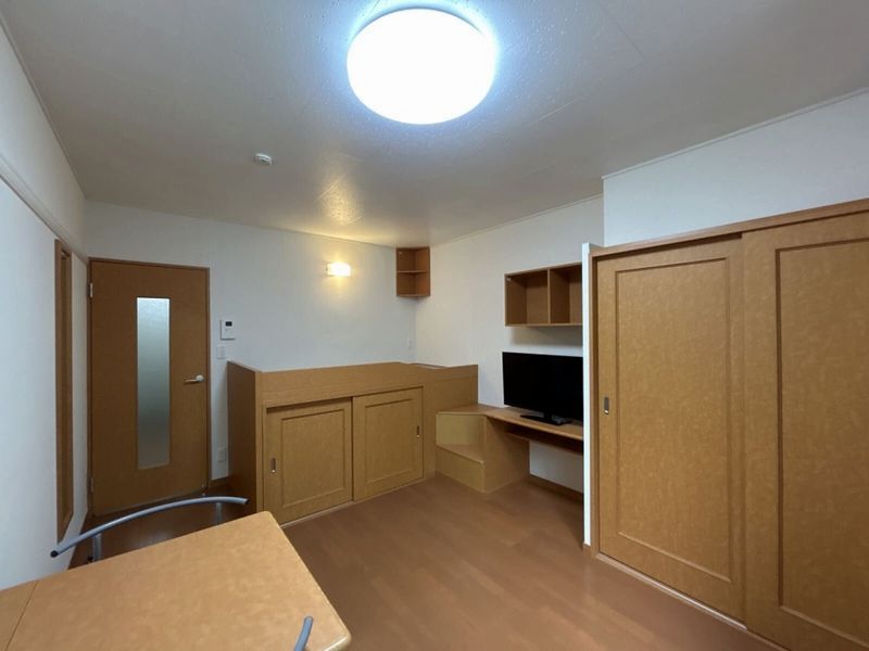 レオパレス西羽貫 居間