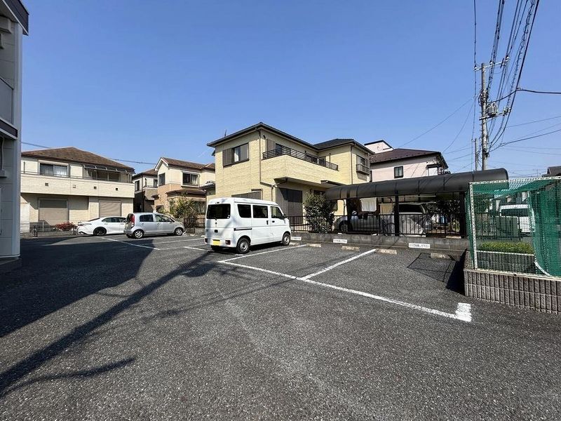 レオパレスヴィブレⅡ 駐車場