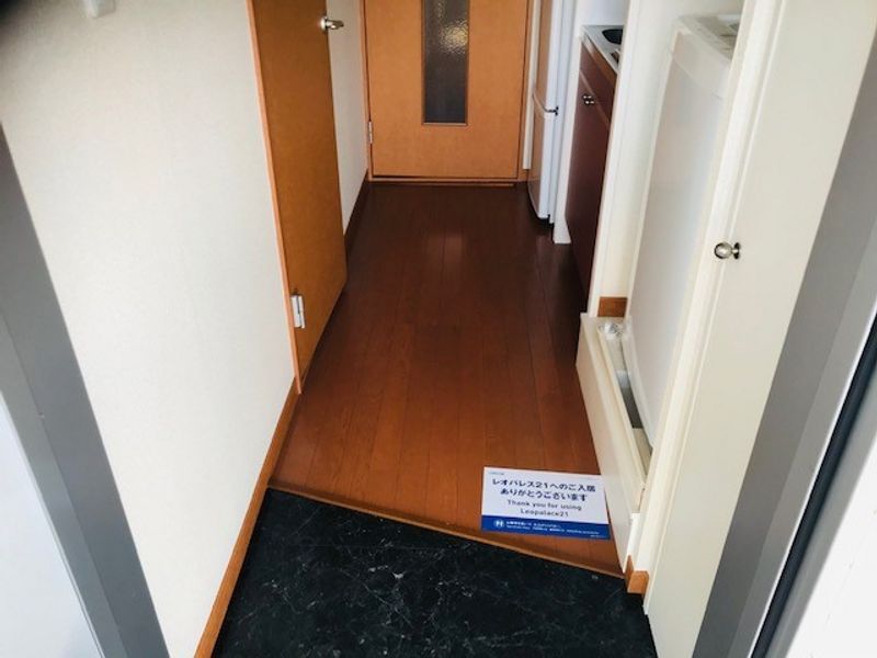 レオパレスエスポワール 玄関