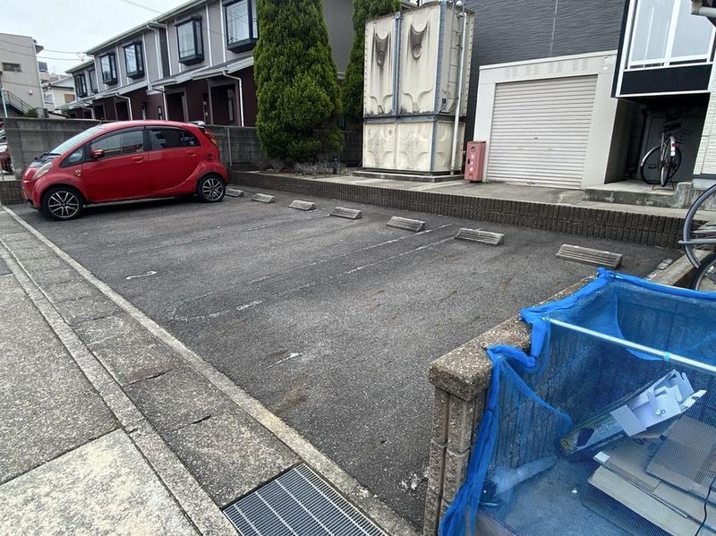 leopalace Hi Wood Nakahira 停车场