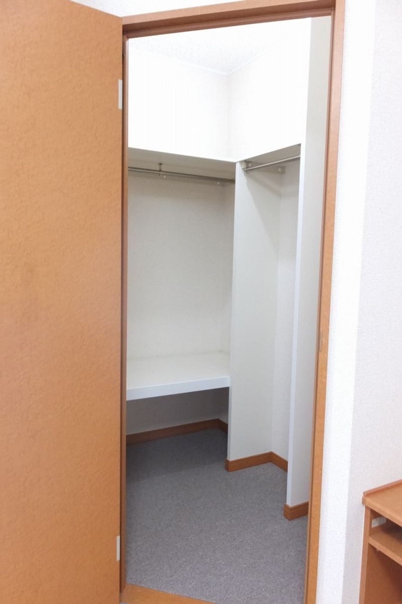 レオパレスレオルピナスⅠ 収納