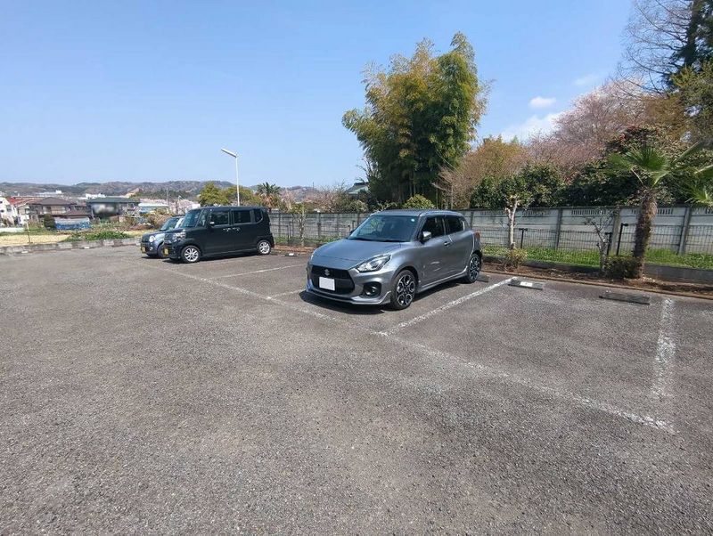 レオパレス幸 駐車場