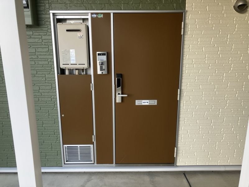 レオパレスＫＡＭＥＬＥＯⅡ　 玄関