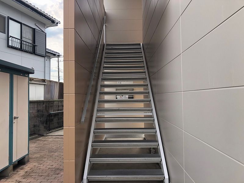 レオパレス古城 エントランス