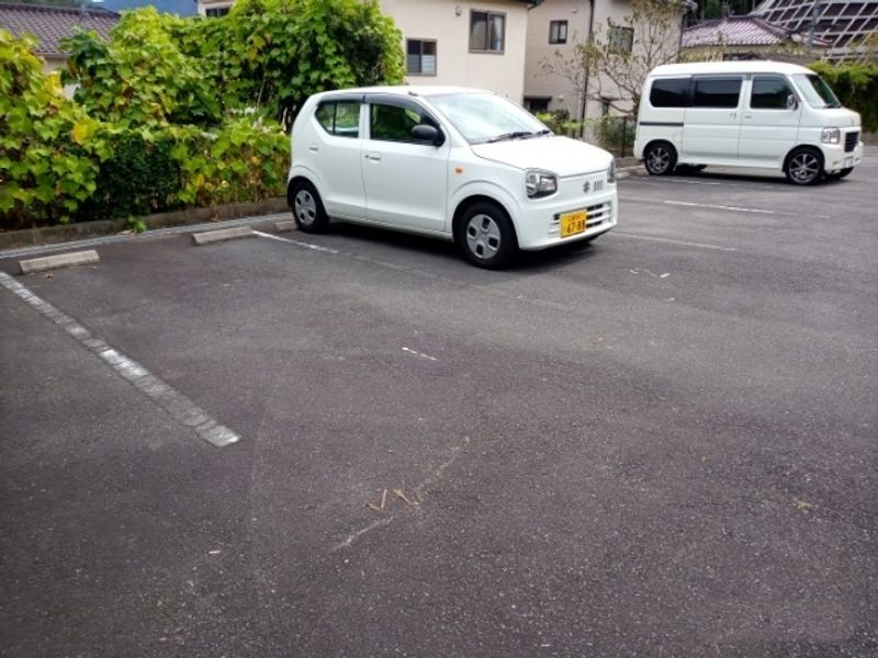 レオパレスオーブ 駐車場