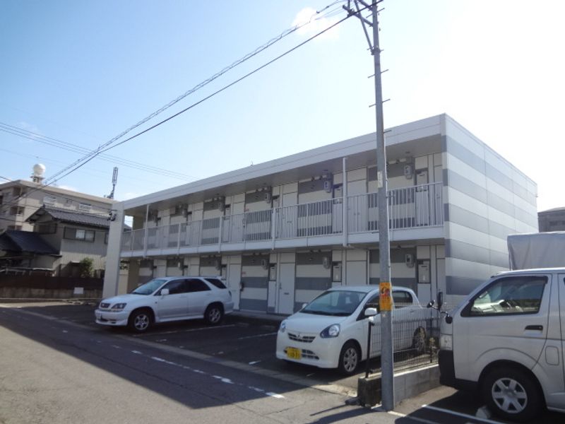 レオパレス緑 駐車場