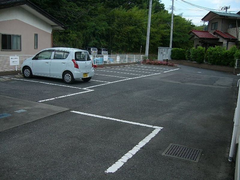 レオパレスミドリ 駐車場
