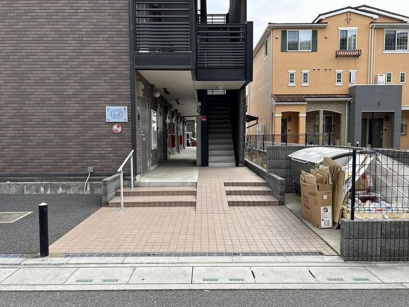 レオネクストジオイド エントランス