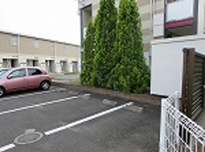 レオパレスフォレスト萩野Ⅰ 駐車場