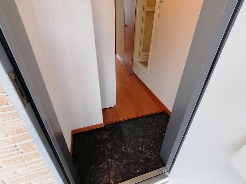 レオパレス感謝 玄関