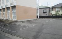 レオパレスジュネス０４ 駐車場