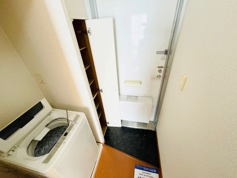 レオパレスクエーサー 玄関