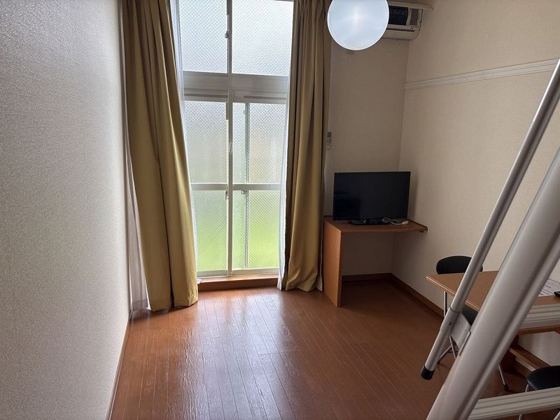 レオパレスかなめ２ 居間