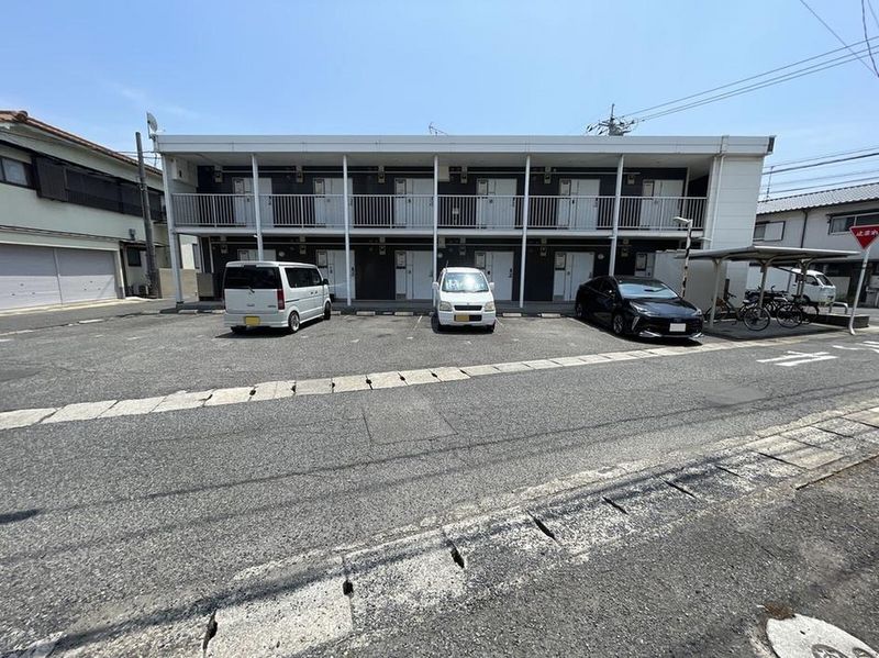 レオパレスラ・ホーレ 駐車場
