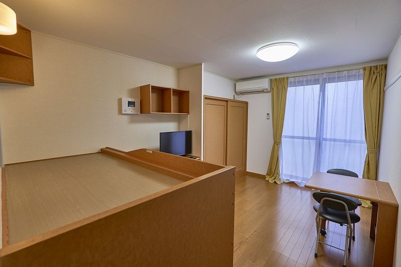 レオパレスセレッソ静波 居間