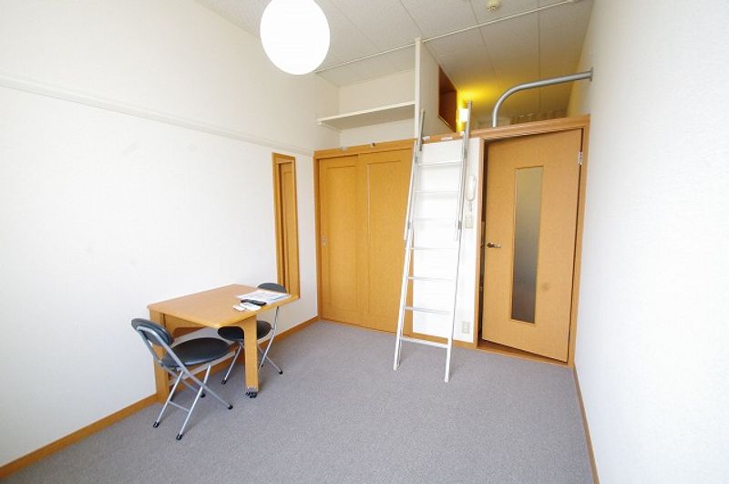レオパレス大宮 居間