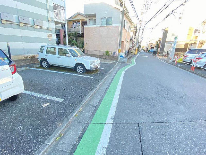 レオパレスグローバル 駐車場