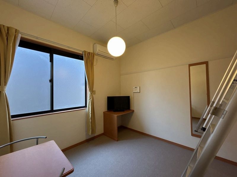 レオパレスボヌール 居間