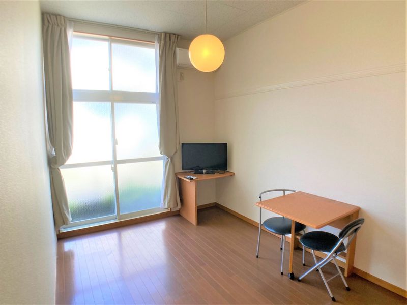 レオパレスフローラ 居間