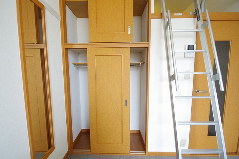 レオパレスメルツェ 収納