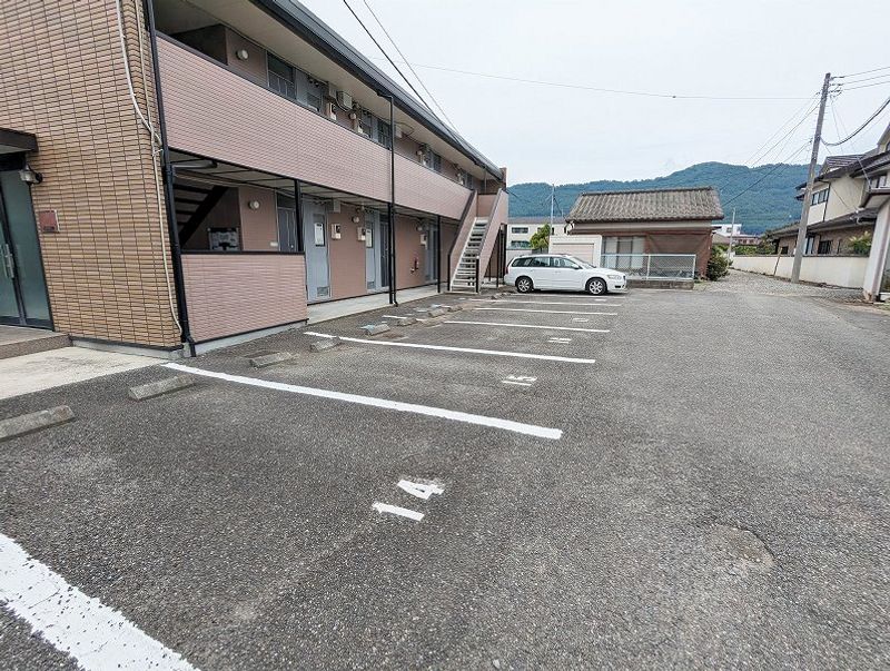 レオパレス大木館弐 駐車場