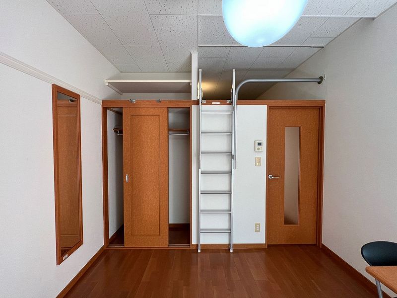 レオパレスＫＭティーダ 居間