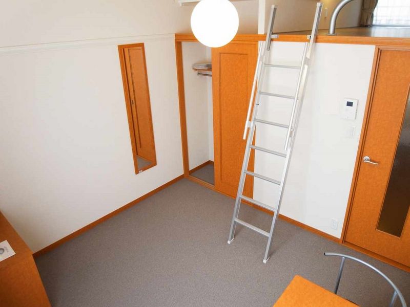 レオパレスレジデンス光丘 居間