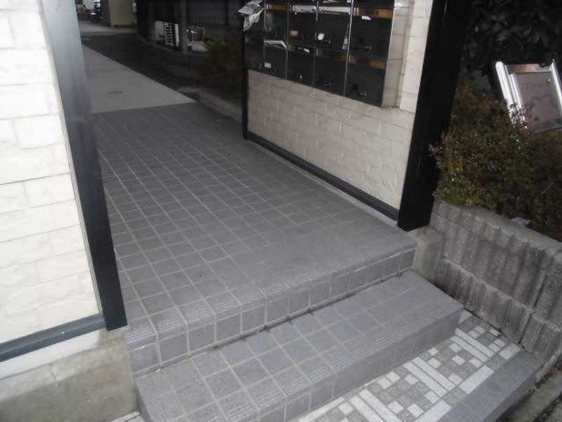 レオパレスＣＡＮＴＥＲＢＵＲＹ エントランス