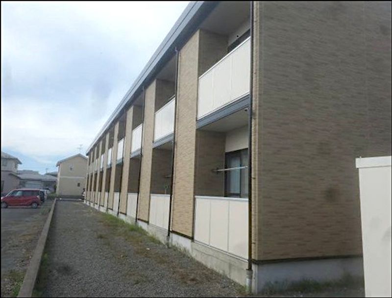 レオパレス御所野 庭
