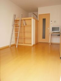 レオパレス伊勢吉 居間