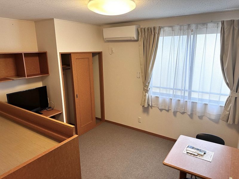レオパレスプレシャス乙島 居間