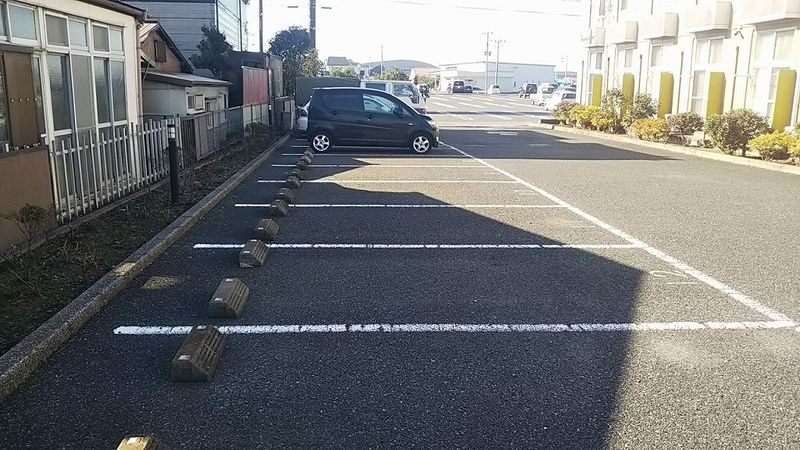 レオパレス君といつまでも 駐車場