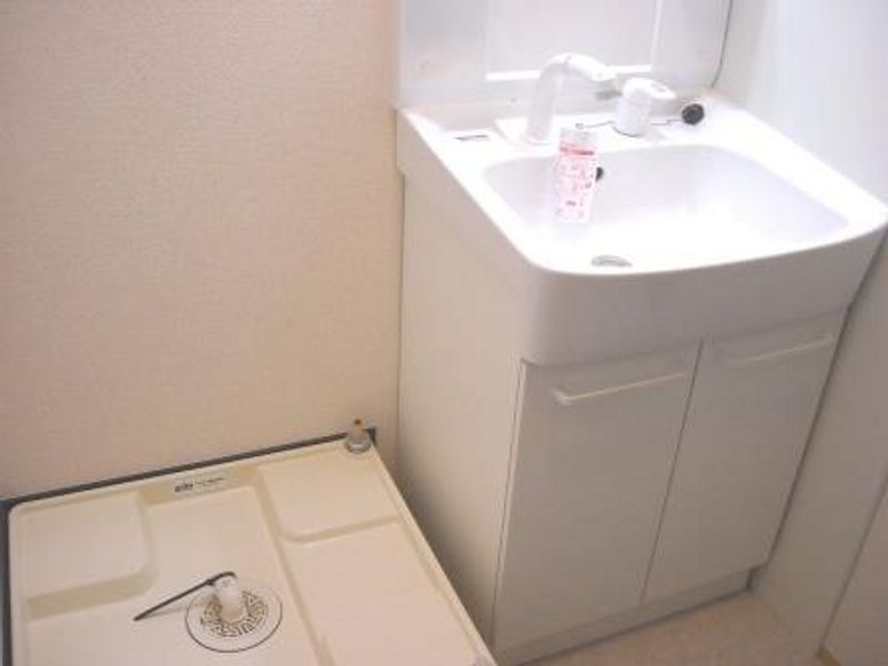LEONEXT Olive A Washroom