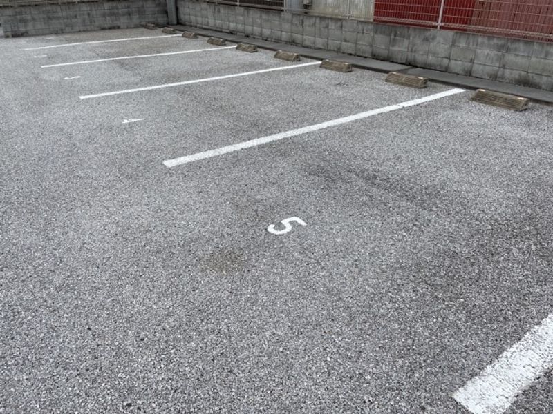 レオパレスジェーオー 駐車場