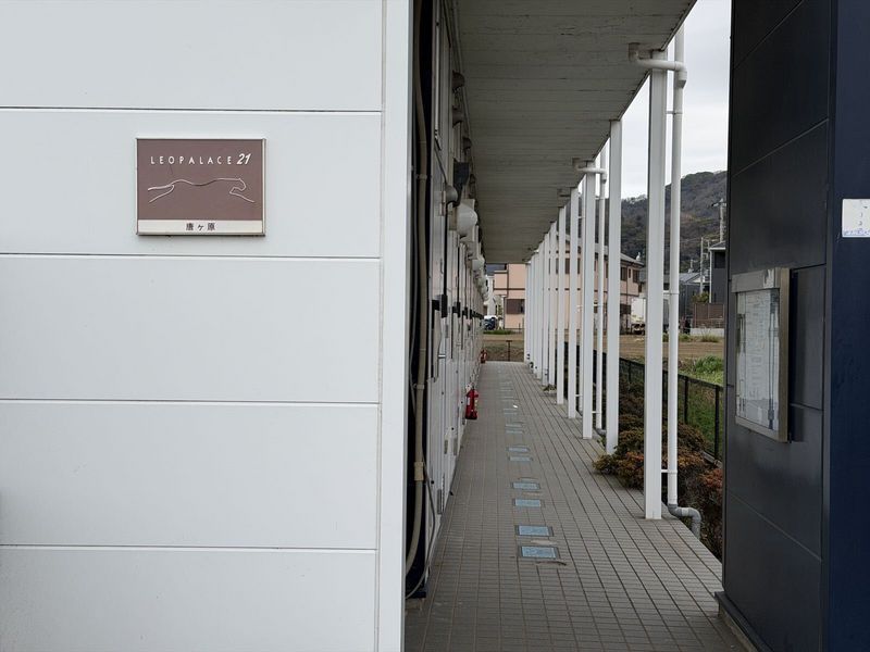 レオパレス唐ヶ原 エントランス