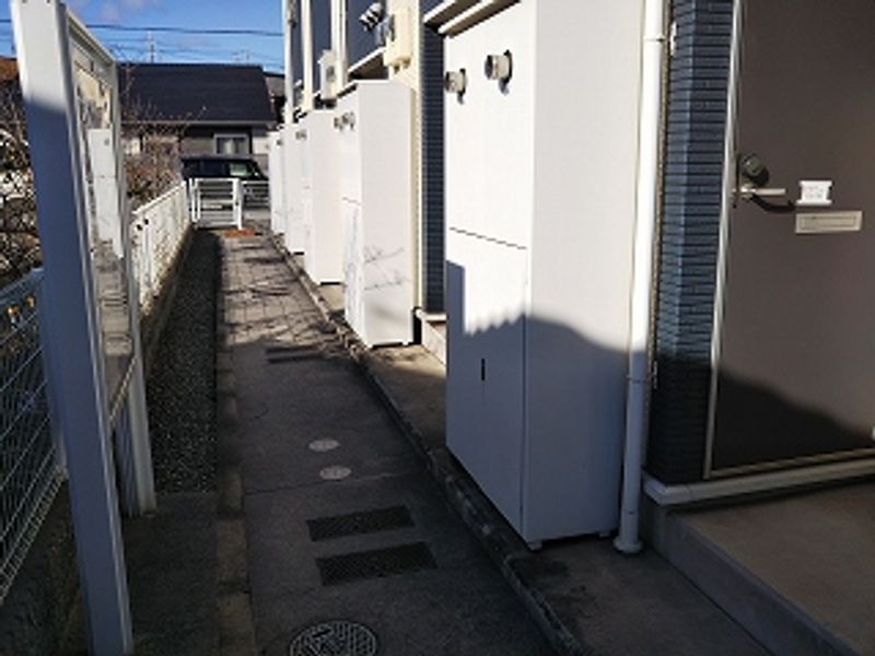 レオネクストベルニナ 玄関