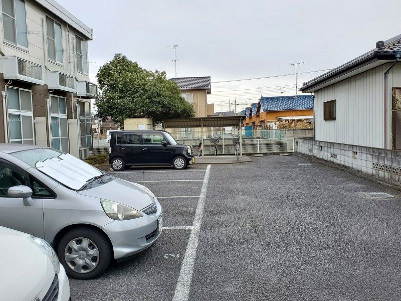 レオパレスＤｅｒｎｉｅｒⅡ 駐車場